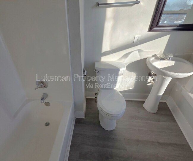 Photo - 1338 Portage Street