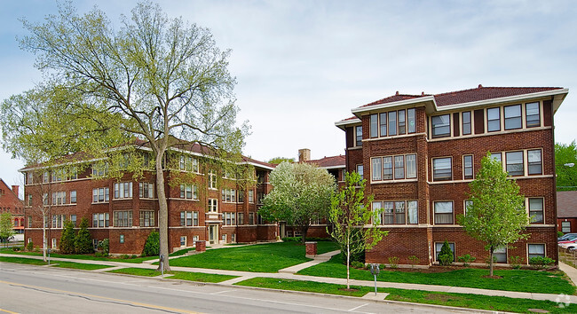 Building Photo - 126-132 N. Elmwood Ave. and 418-426 Lake St. Rental