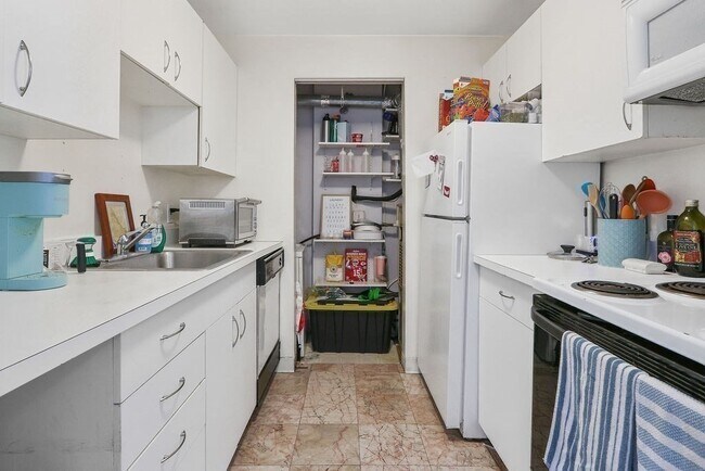 Photo - 128 Tudor St