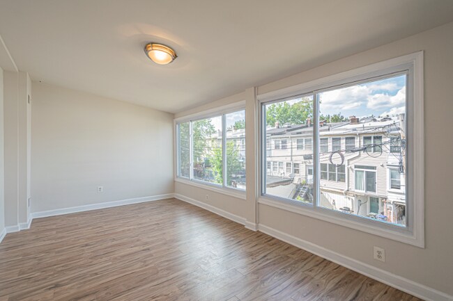 Photo - 611 Otis Pl NW