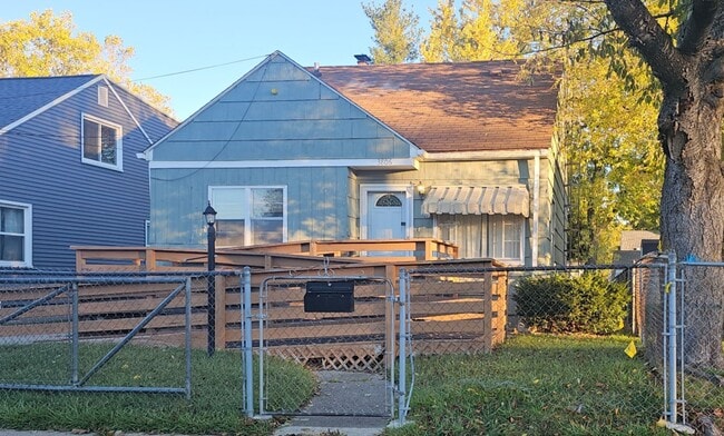 Photo - 3806 Herrick St