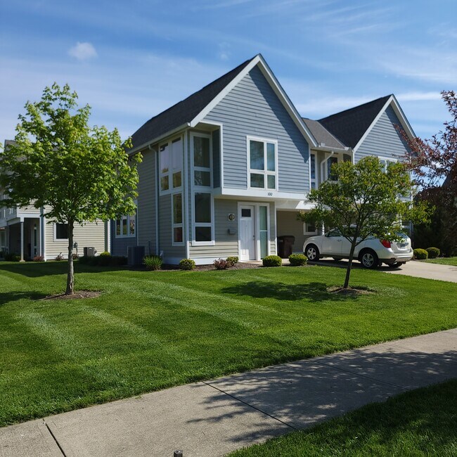 325 S Poplar St Unit Campus Commons