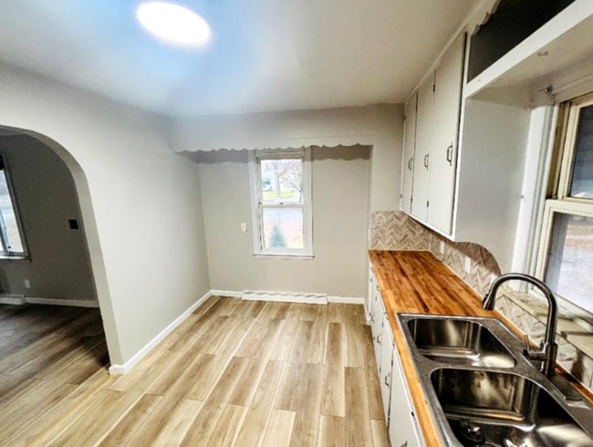 Photo - 3337 Court St