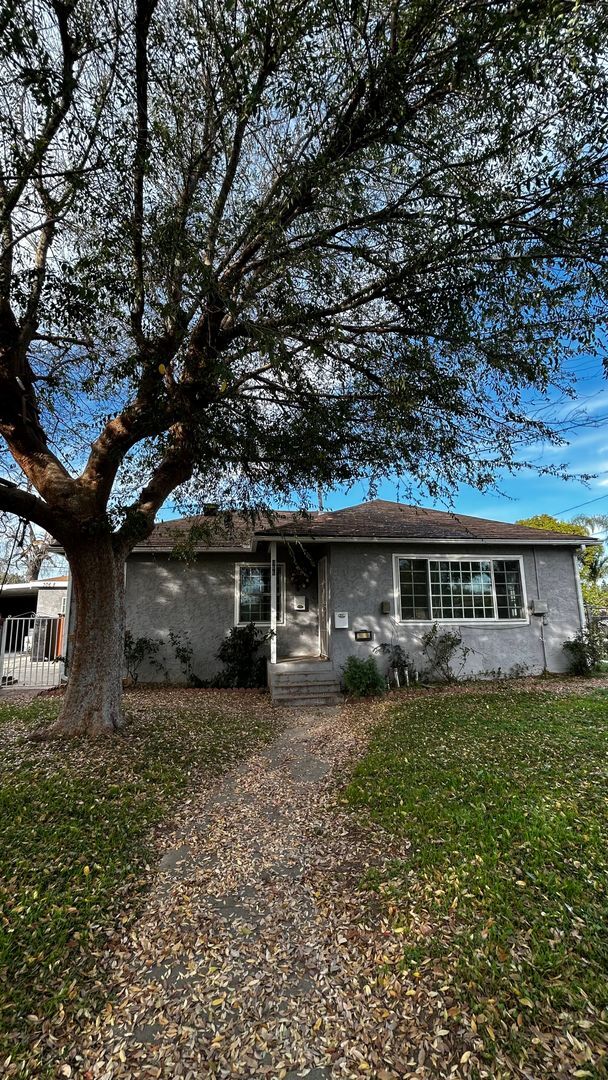 Building Photo - 306 W Sunkist St Unit Main House