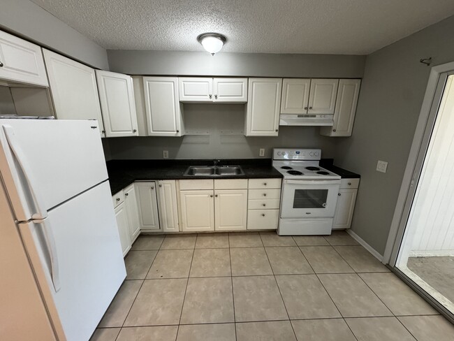 Photo - 118 Abel Rd NW