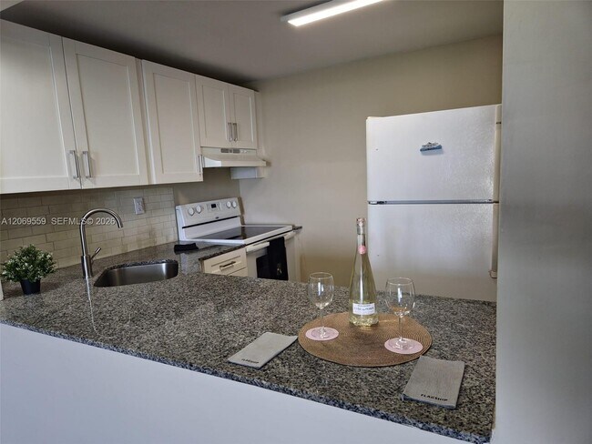Building Photo - 4550 NW 9th St Unit 701E