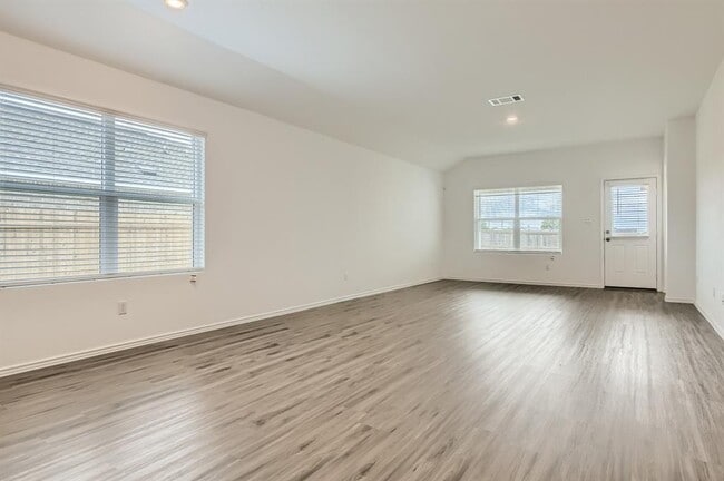 Photo - 1105 S Mays St