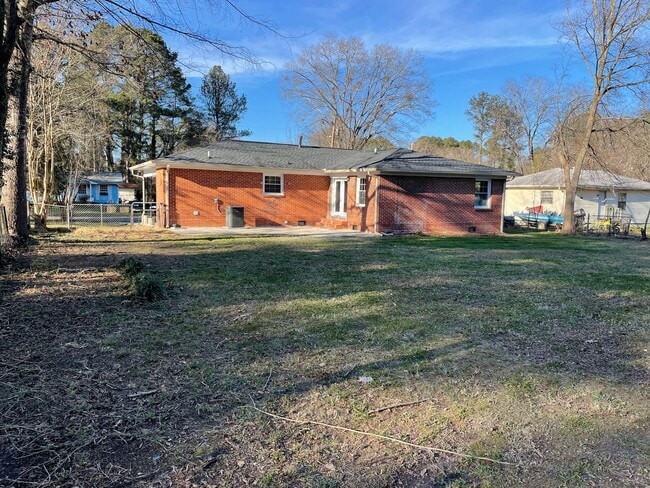 65 Rooney Rd SW