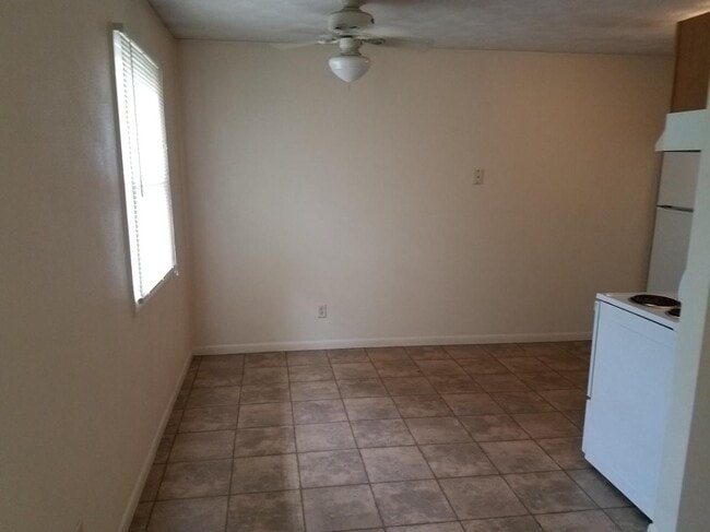 Kitchen eating area