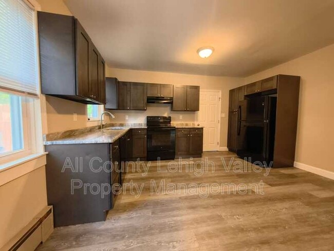 Photo - 639 Washington St