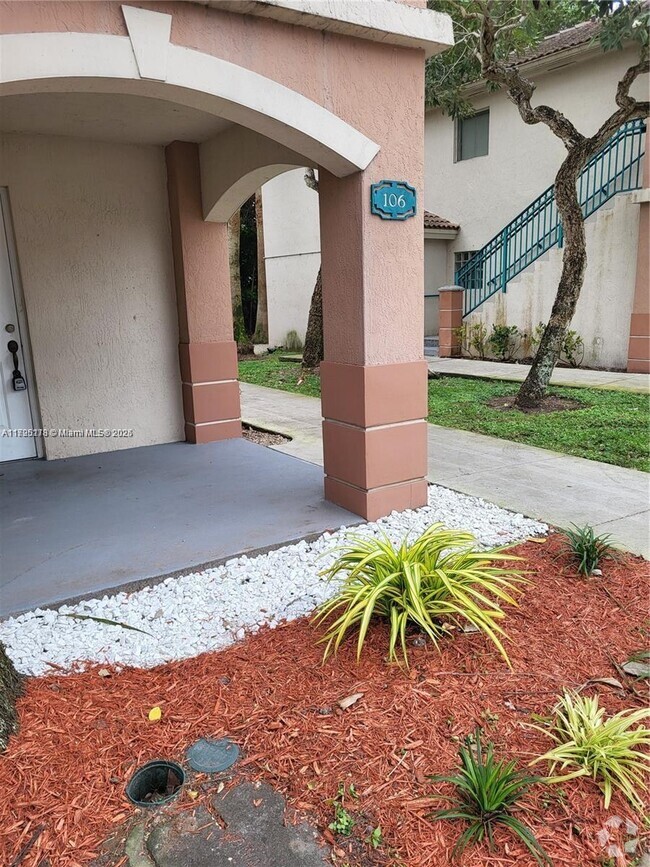 Building Photo - 1260 SE 31st Ct Unit 106-34 Rental