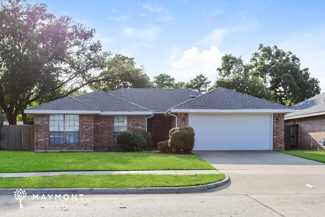 Building Photo - 1207 Belclaire Ln Rental