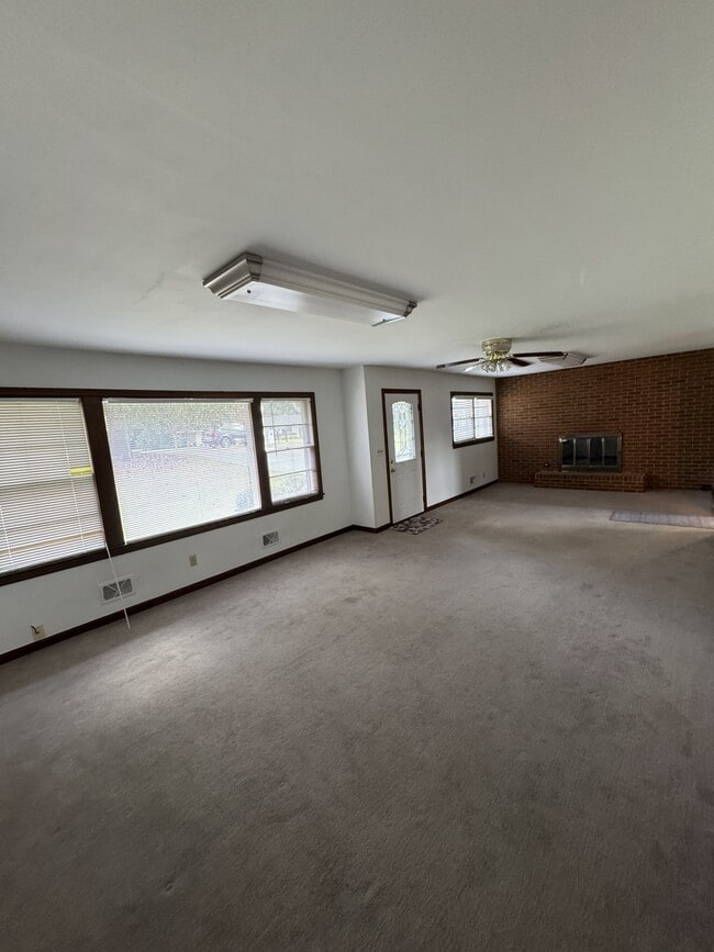 Photo - 3820 Orchard Rd SE