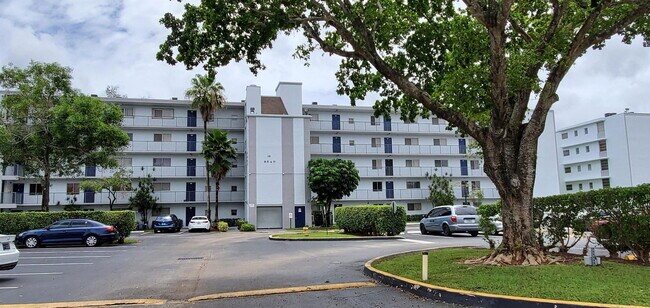 Photo - 8540 N Sherman Cir Unit 504