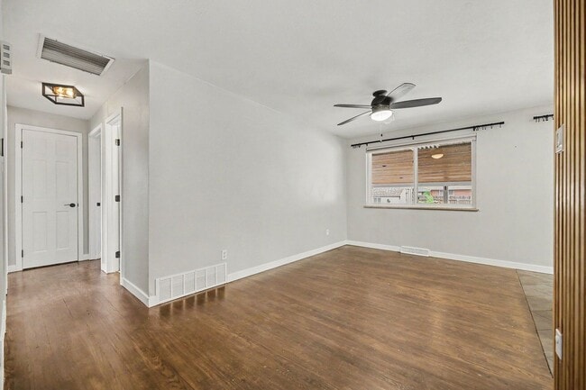 6762 Harlan St