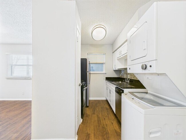 Photo - 2401 Manor Rd Unit 136