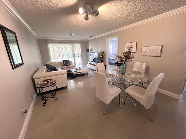 Photo - 1001 NW 45th St Unit 6