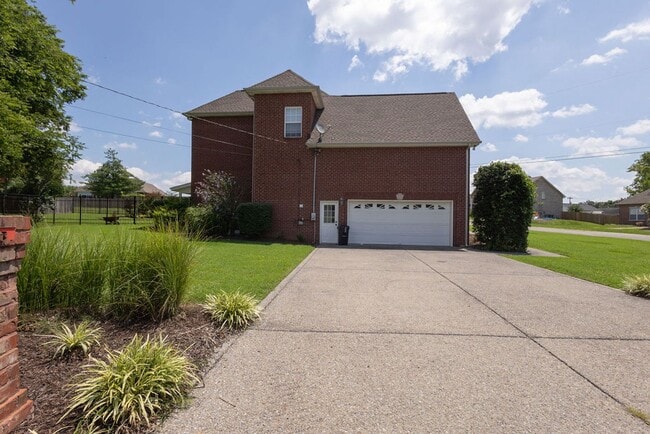 100 Strathmore Ct