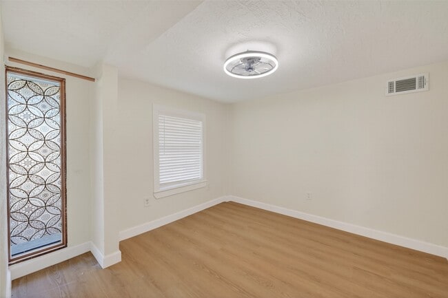 Photo - 2118 Webster St
