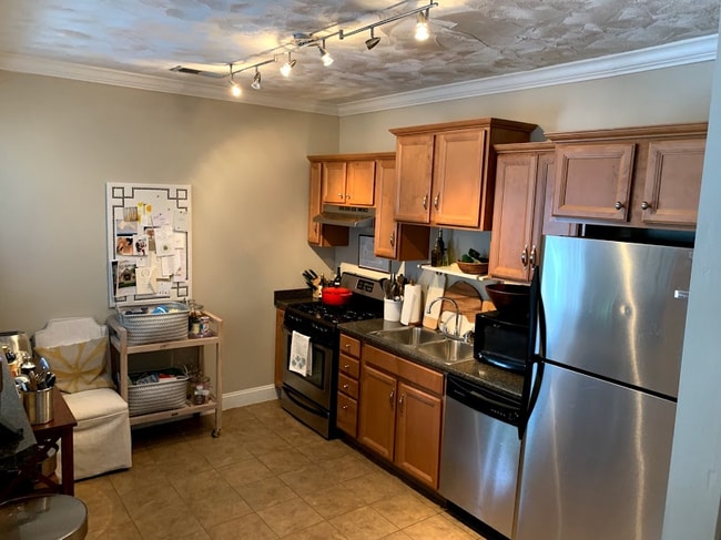 2105 English Village Ln Unidad A