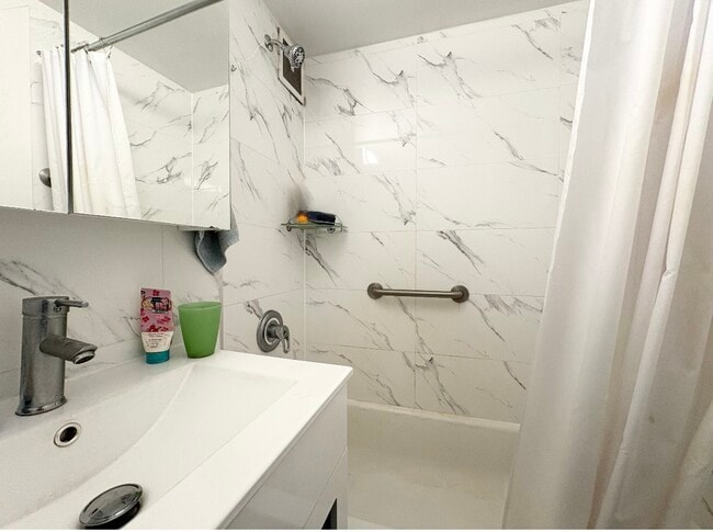 Photo - 6115 97th St Unidad Studio apt #15P