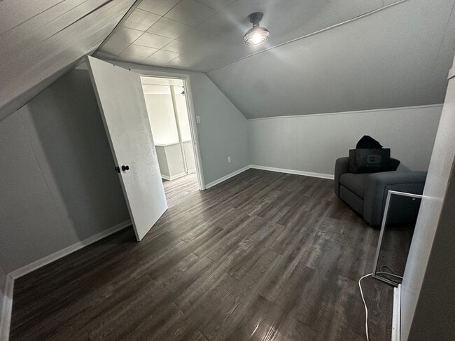 Photo - 1502 Lake St