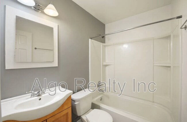 Photo - 729 E 16th St