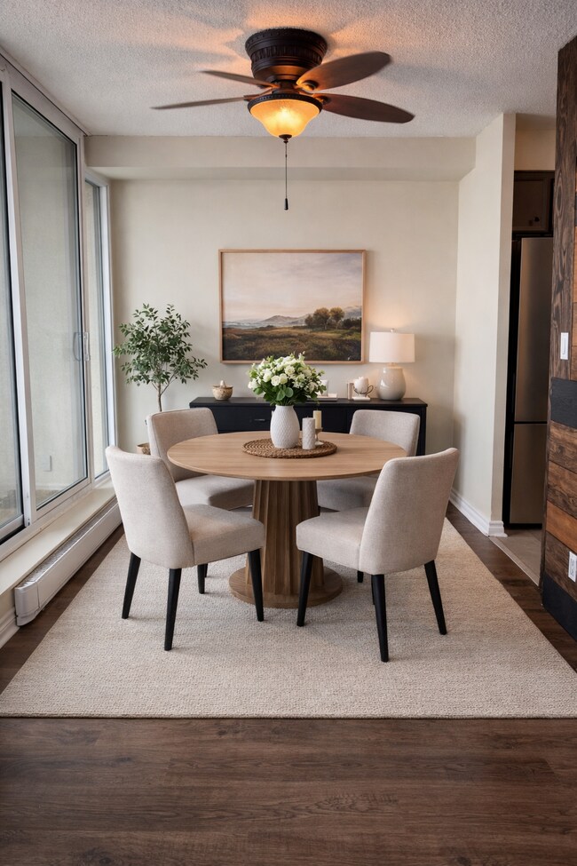 Photo - 909-155 Front St. N