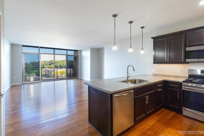 Photo - 625 N Segoe Rd