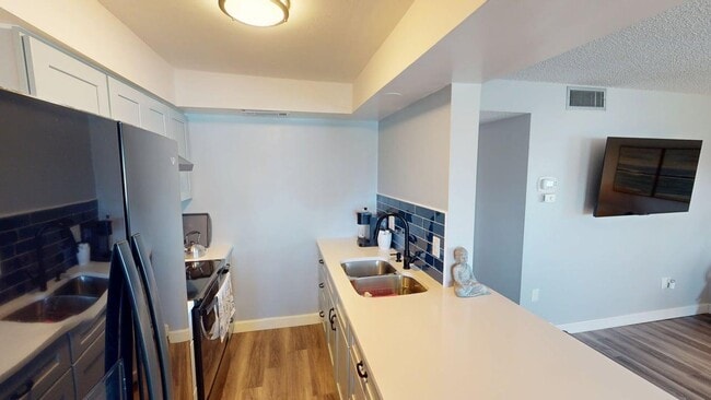 Photo - 105 47th Ave Dr W