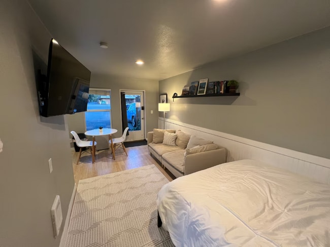 Photo - 2504 Bridgeport Way W Unidad C