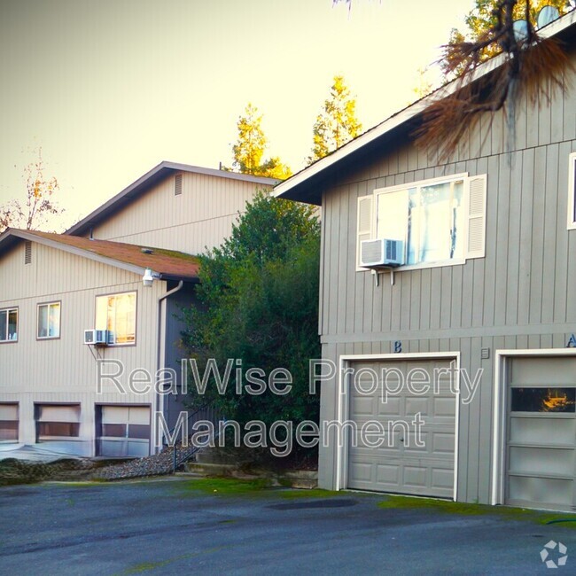 Building Photo - 1007 NW C St Unit B Rental