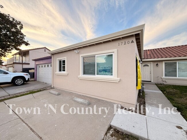 Building Photo - 1720 Cherokee Dr Unit 1720 -  A