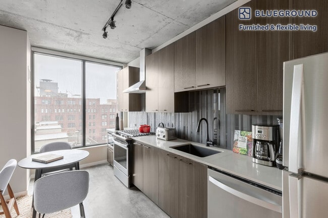 Photo - 939 W Washington Blvd Unidad FL6-ID205