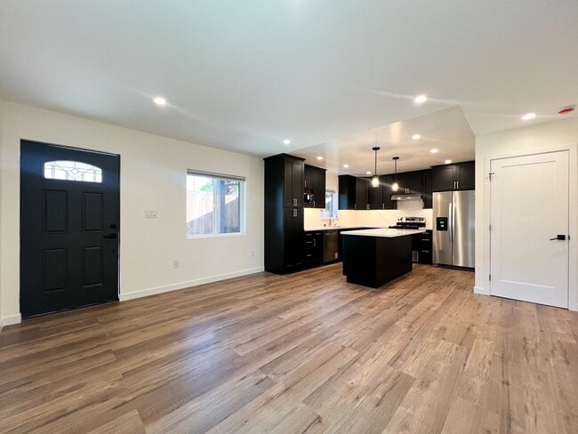 Photo - 174 Chelsea Ave Unit A