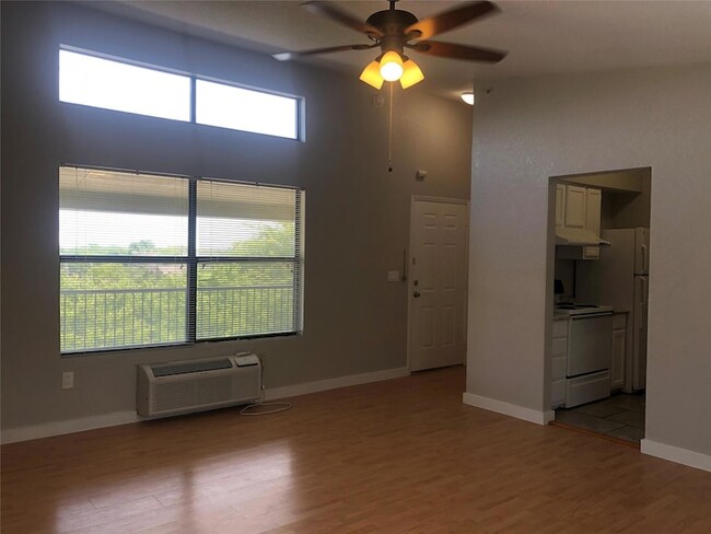 Photo - 701 W Sycamore St Unidad 305 Rental