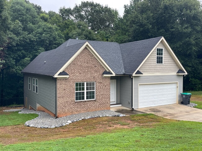 Building Photo - 570 Brewer Dr Rental