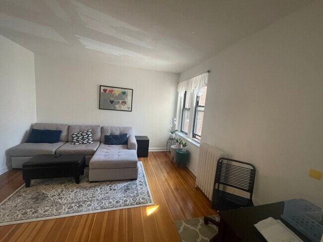 Building Photo - 1404 Commonwealth Ave Rental