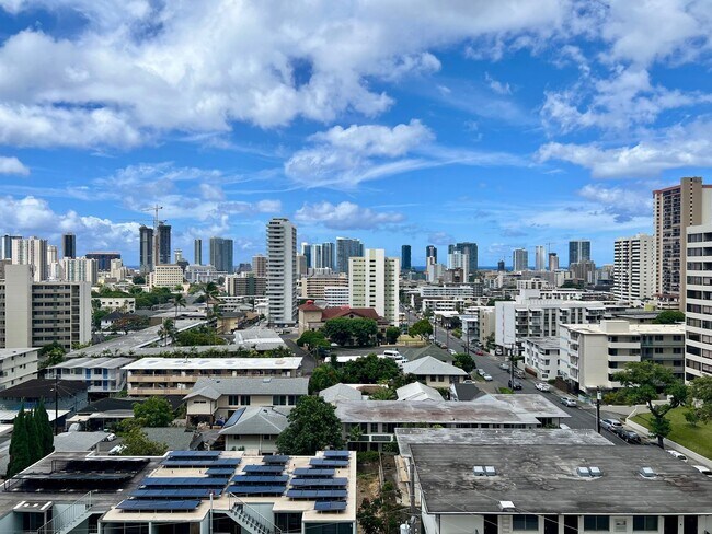 MAKIKI ROYAL