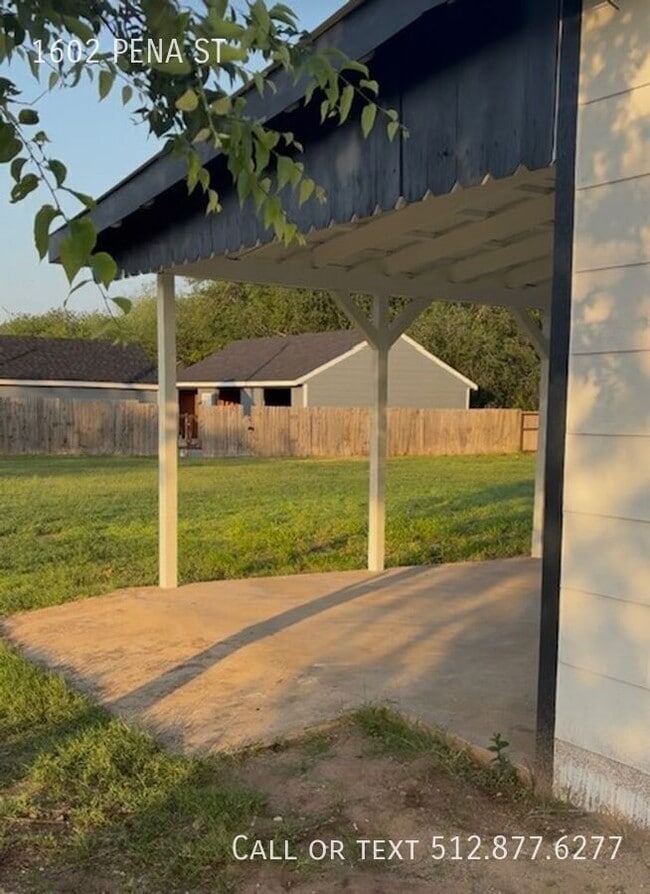 Photo - 1602 Pena St