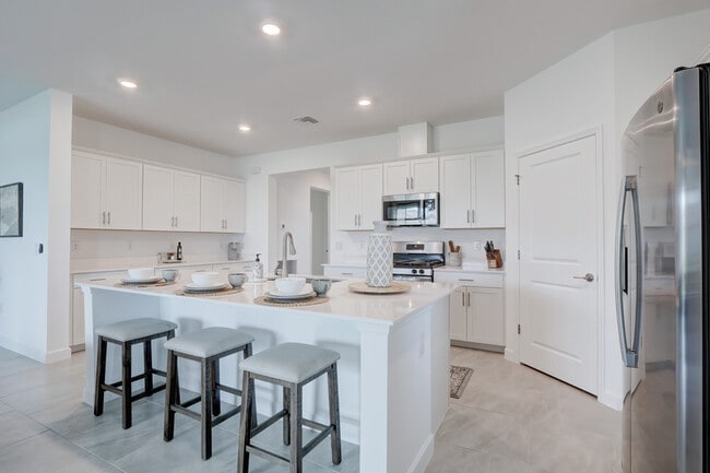 Building Photo - 18315 Ridgeline Dr