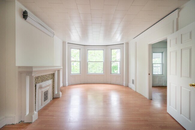 Building Photo - 66 Van Reipen Ave Unit 2