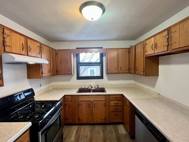 Photo - 136 Edwards St Apartment Unit Upper