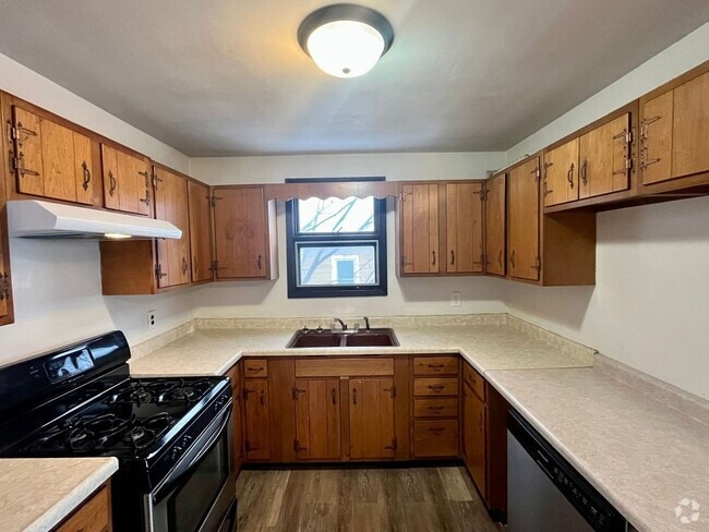 Building Photo - 136 Edwards St Unit Upper Rental