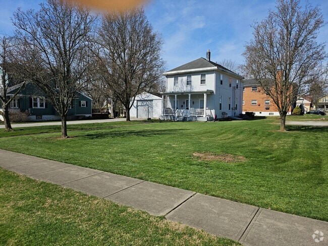 Building Photo - 777 Center St Unit 777 Center Street  #2 Rental