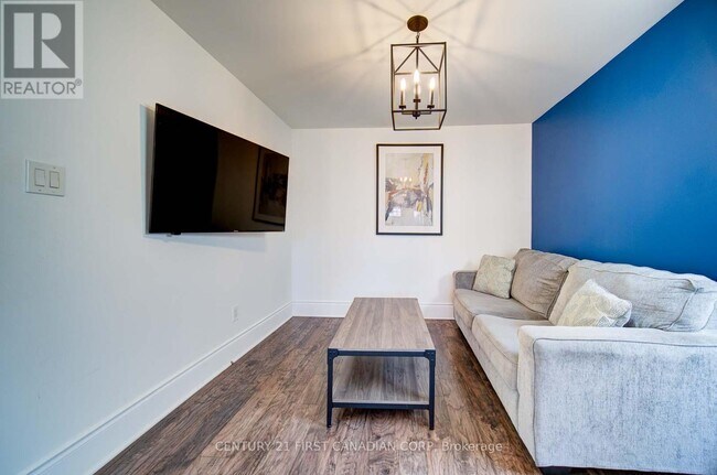 Photo - 425 English St Unit upper