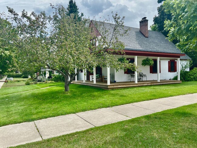 Photo - The Ideal TC Downtown Retreat