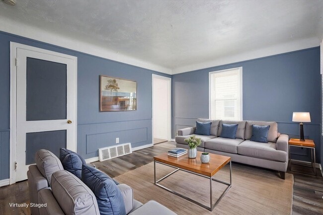 Photo - 19435 McCormick St