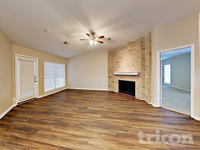 Photo - 6839 Raintree Forest