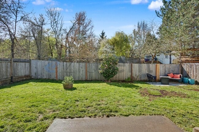 Photo - 19000 SW Strickland Dr